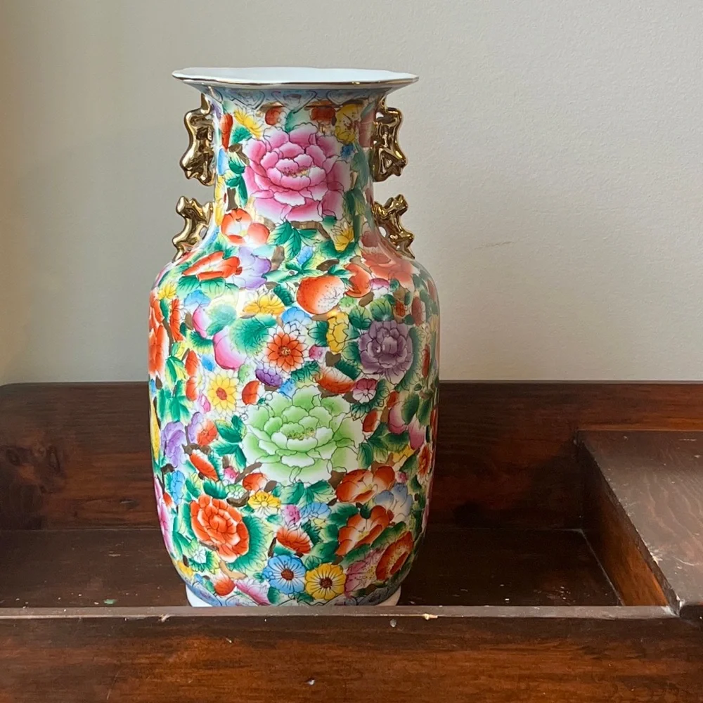 Chinese porcelain vase, Yuhuchunping (pear-shaped) vase, Mille Fleurs